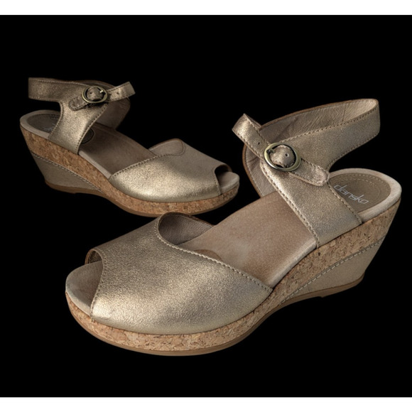 Dansko Charlotte Gold Crinkle Metallic Leather Wedge Sandals Size 38 US 8 Heel - Picture 1 of 12